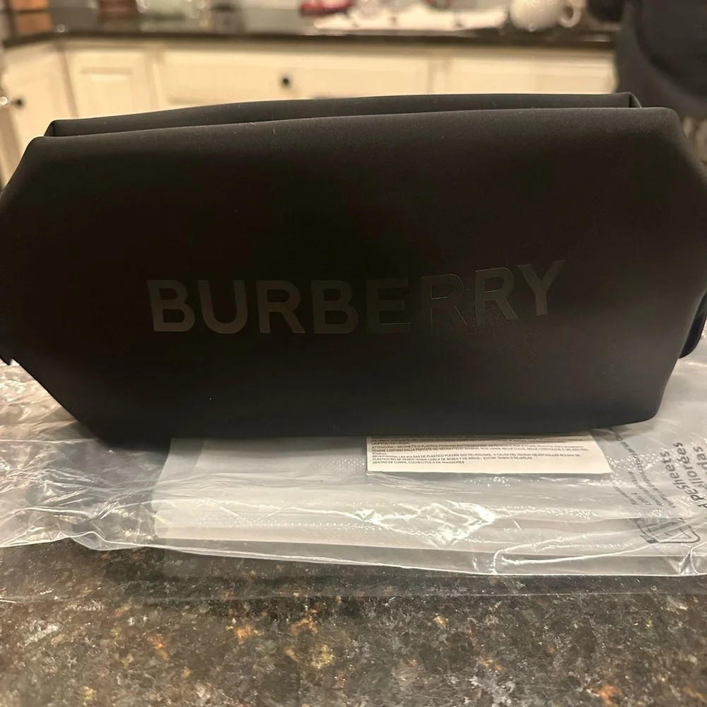 NWT Burberry Toiletry Pouch - Picture 3 of 5